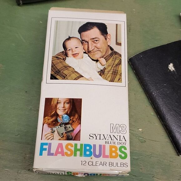 Mid 20th Century Foldable Polaroid Land Automatic Camera Model 100 - Picture 10 of 12